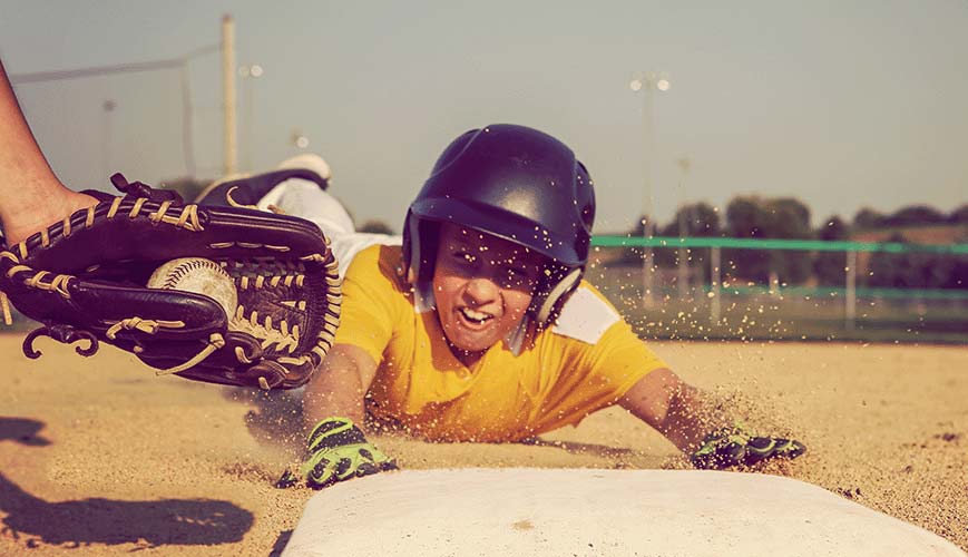Toboganes y escaleras a aros y bateadores: preparación de los niños para los deportes